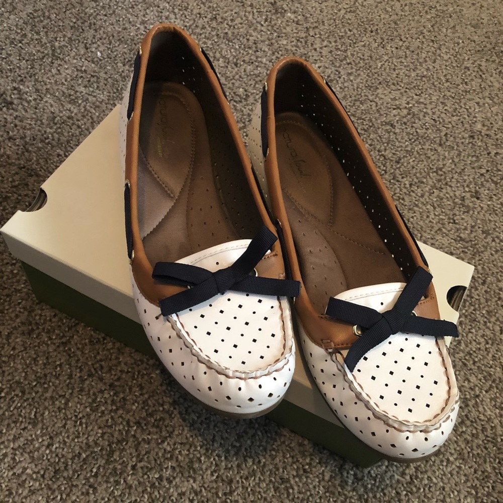 Natural Soul White, Cognac, Navy Loafer